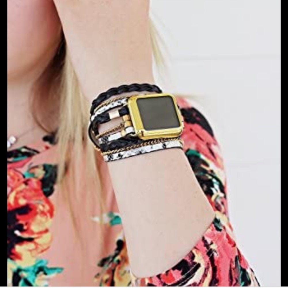 APPLE watch wrap around black/snakeskin band.